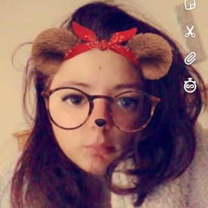 Meet your Posher, Caitlin